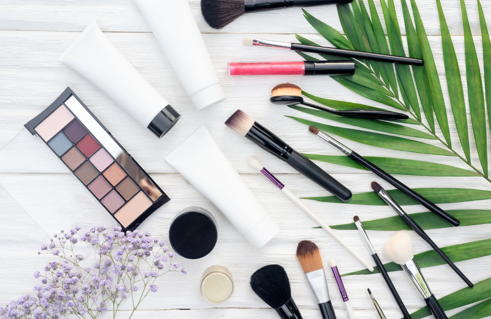 Glow Ahead: Cosmetic Trends Taking Over 2025
