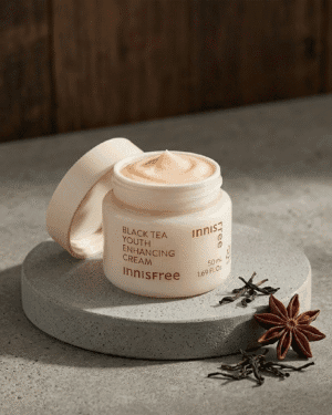 Innisfree Black Tea Youth Enhancing Cream -4